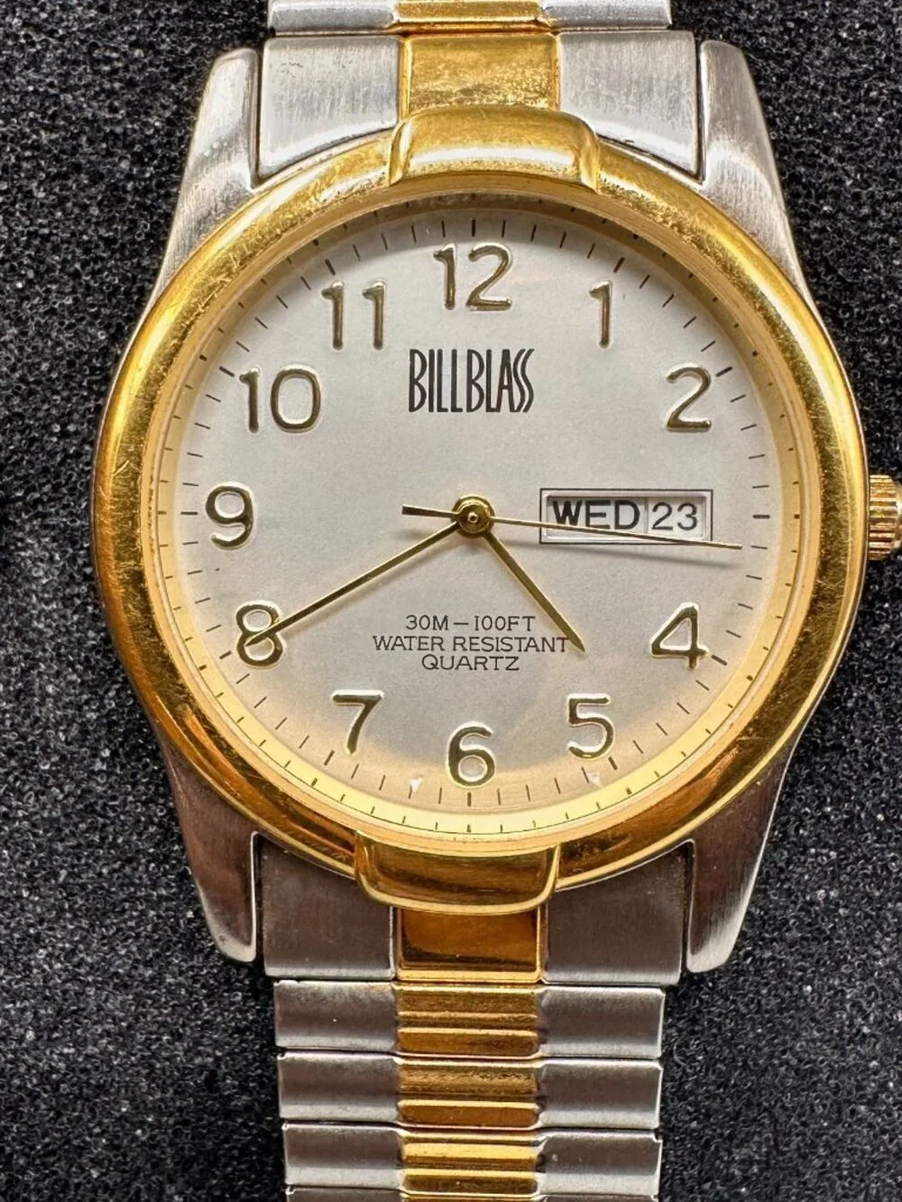 3/$30 VTG. Bill Blass Watch Silver Gold Two Tone Day Date Stretch Band